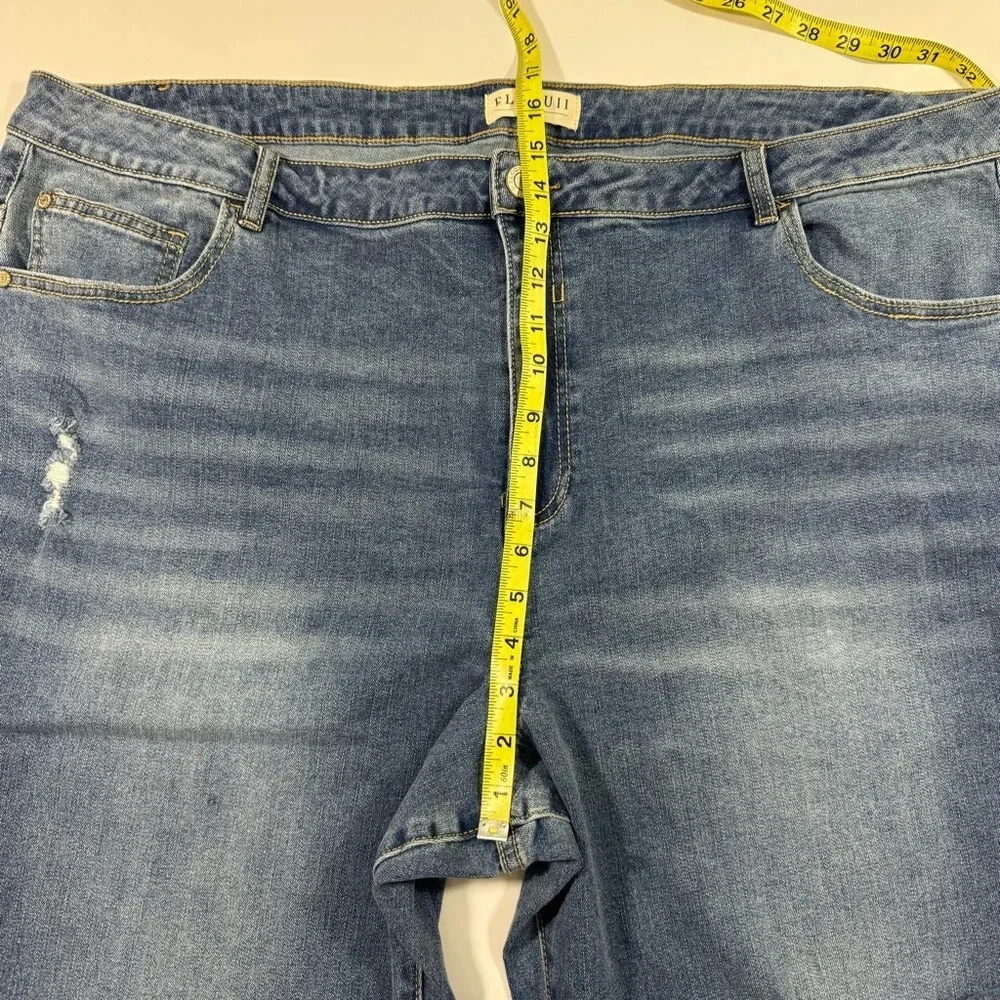 Eloquii Naomi Flare Jeans Size 26 Ripped Knee